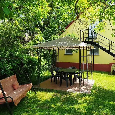 Twins House - Dorka